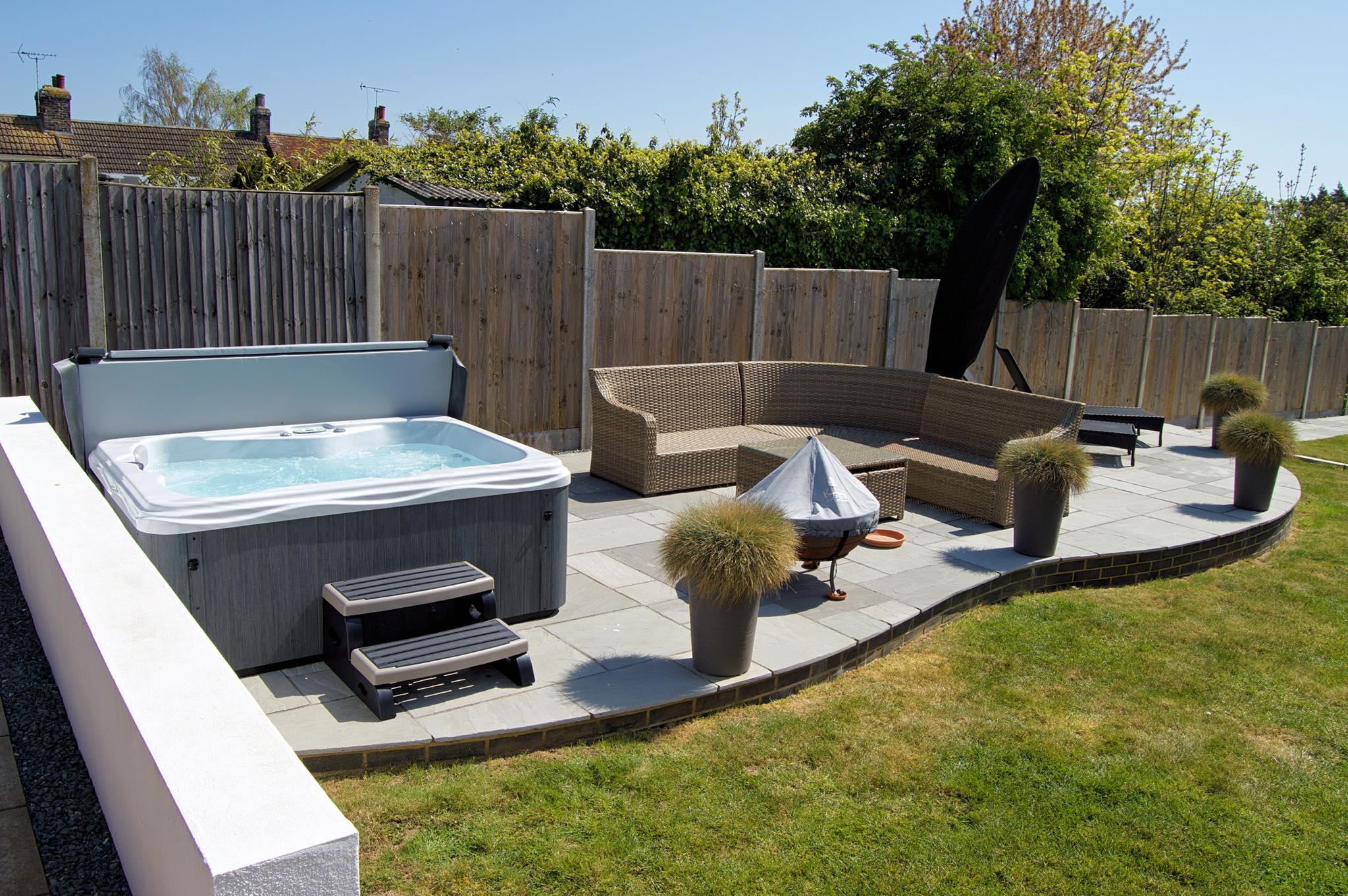 Goodwins Hot Tubs: Garden Spas