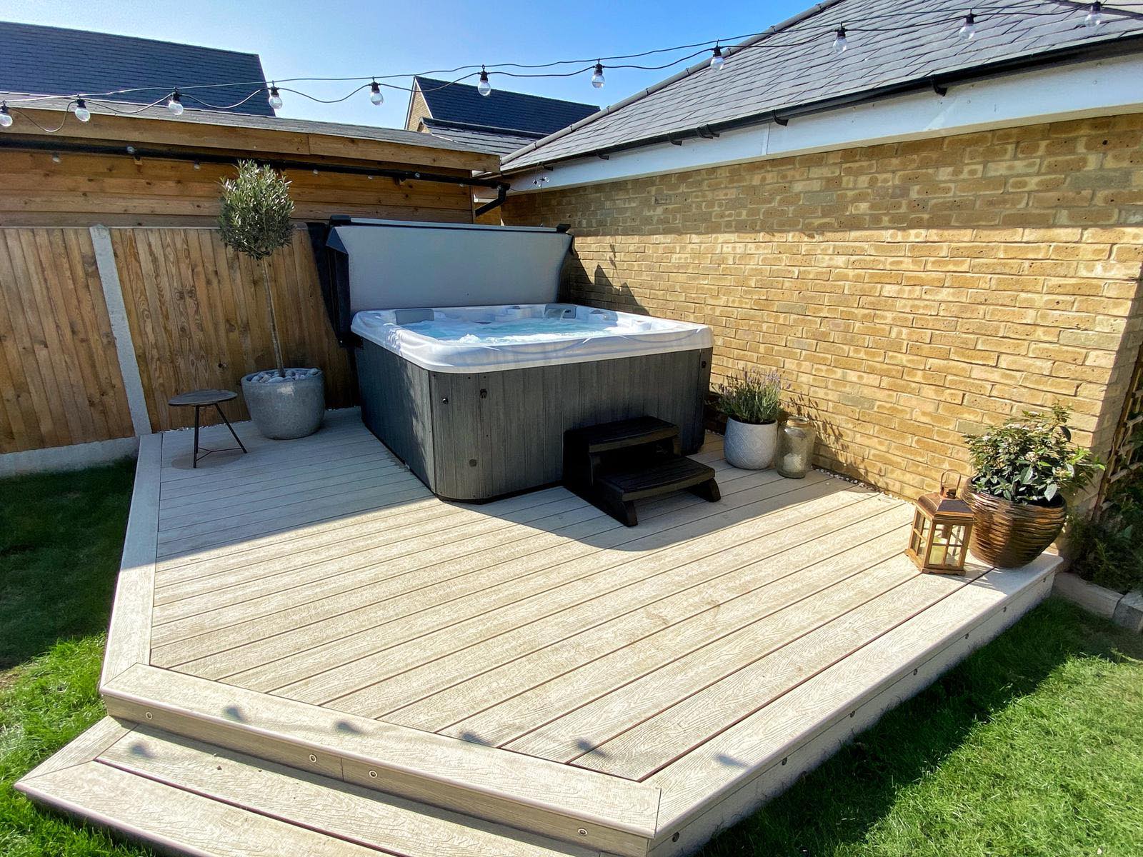 Goodwins Hot Tubs: Island Spas