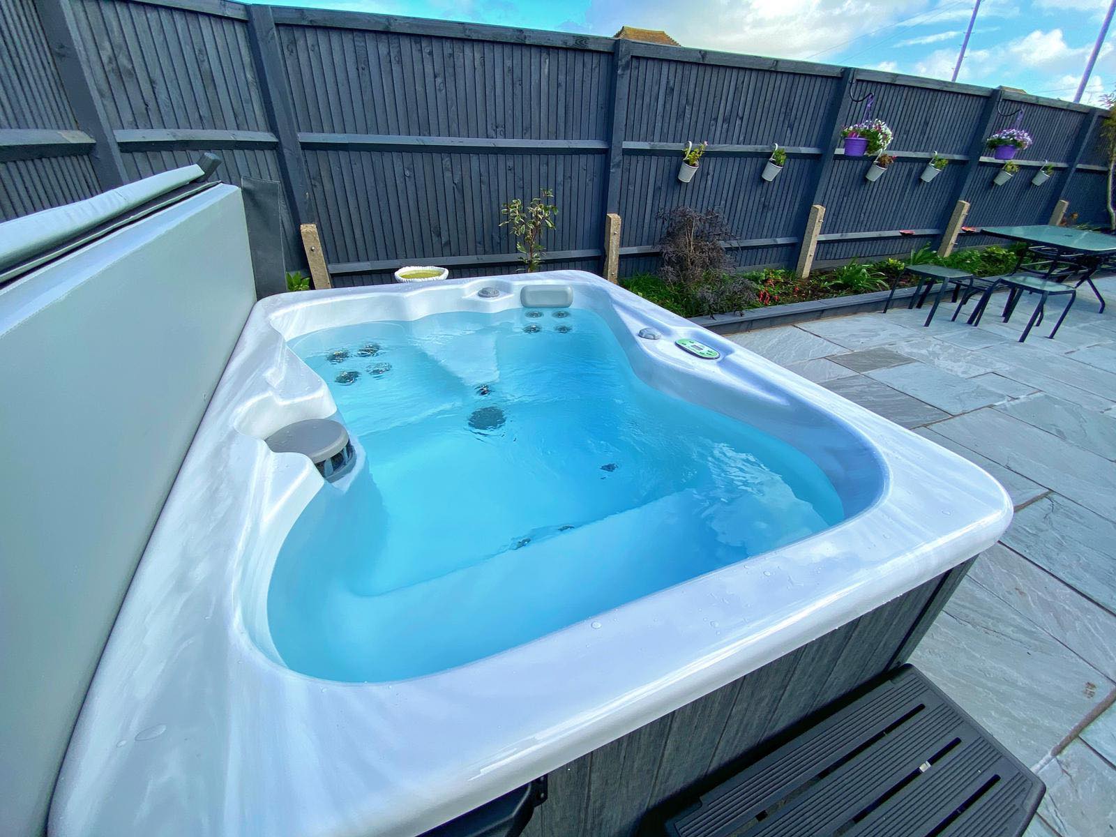 Goodwins Hot Tubs: Garden Spas Iris