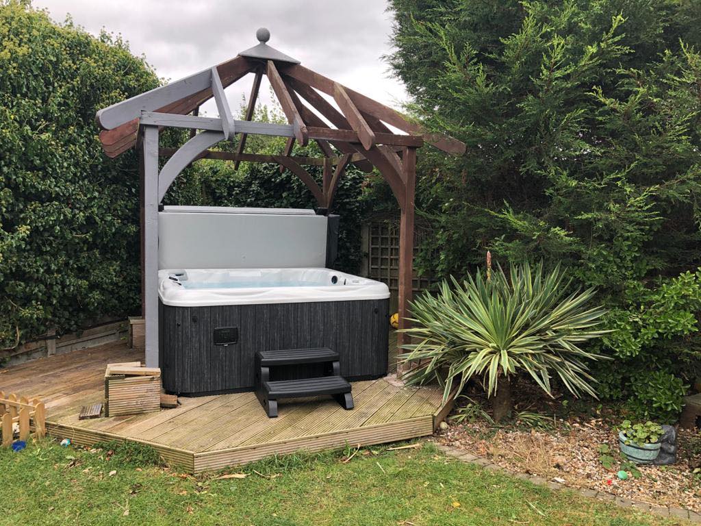 Goodwins Hot Tubs: Island Spas hot tub