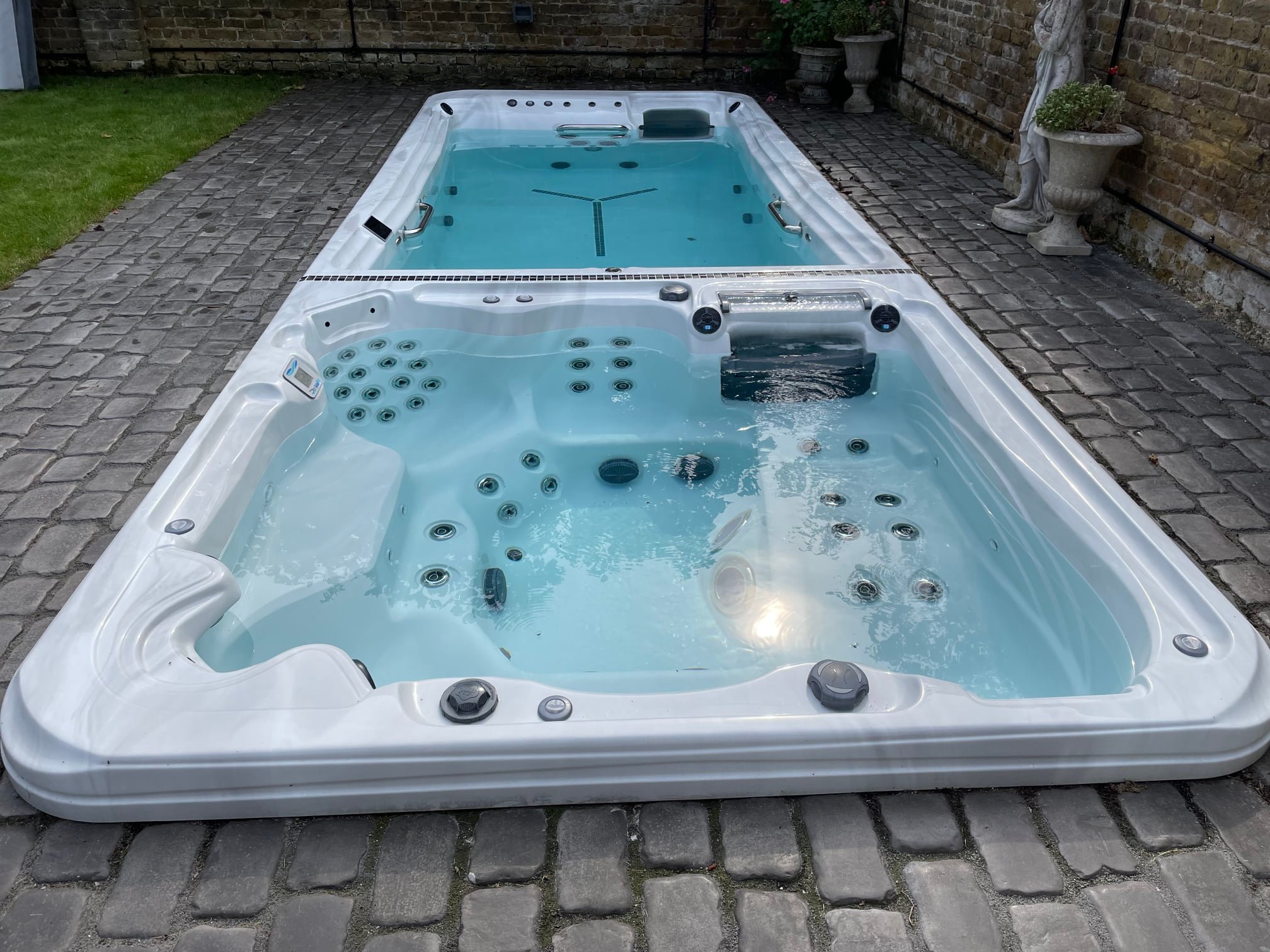 Goodwins Hot Tubs: TidalFit DT21