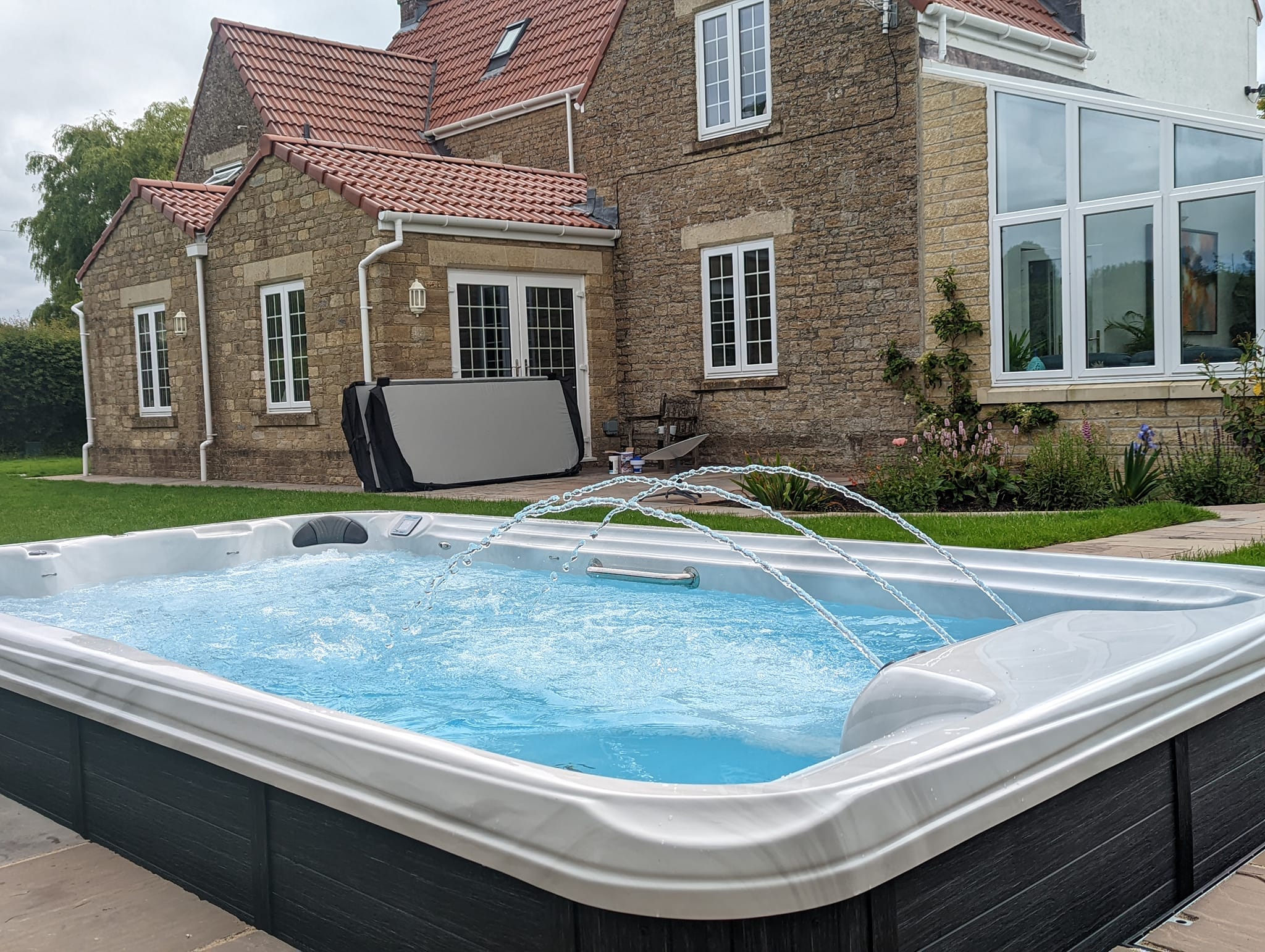 Vici Hot Tubs: TidalFit